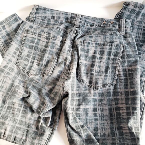 CAbi Blue Gray Grid Tie Dye Curvy Skinny Jeans 8 - Picture 6 of 7